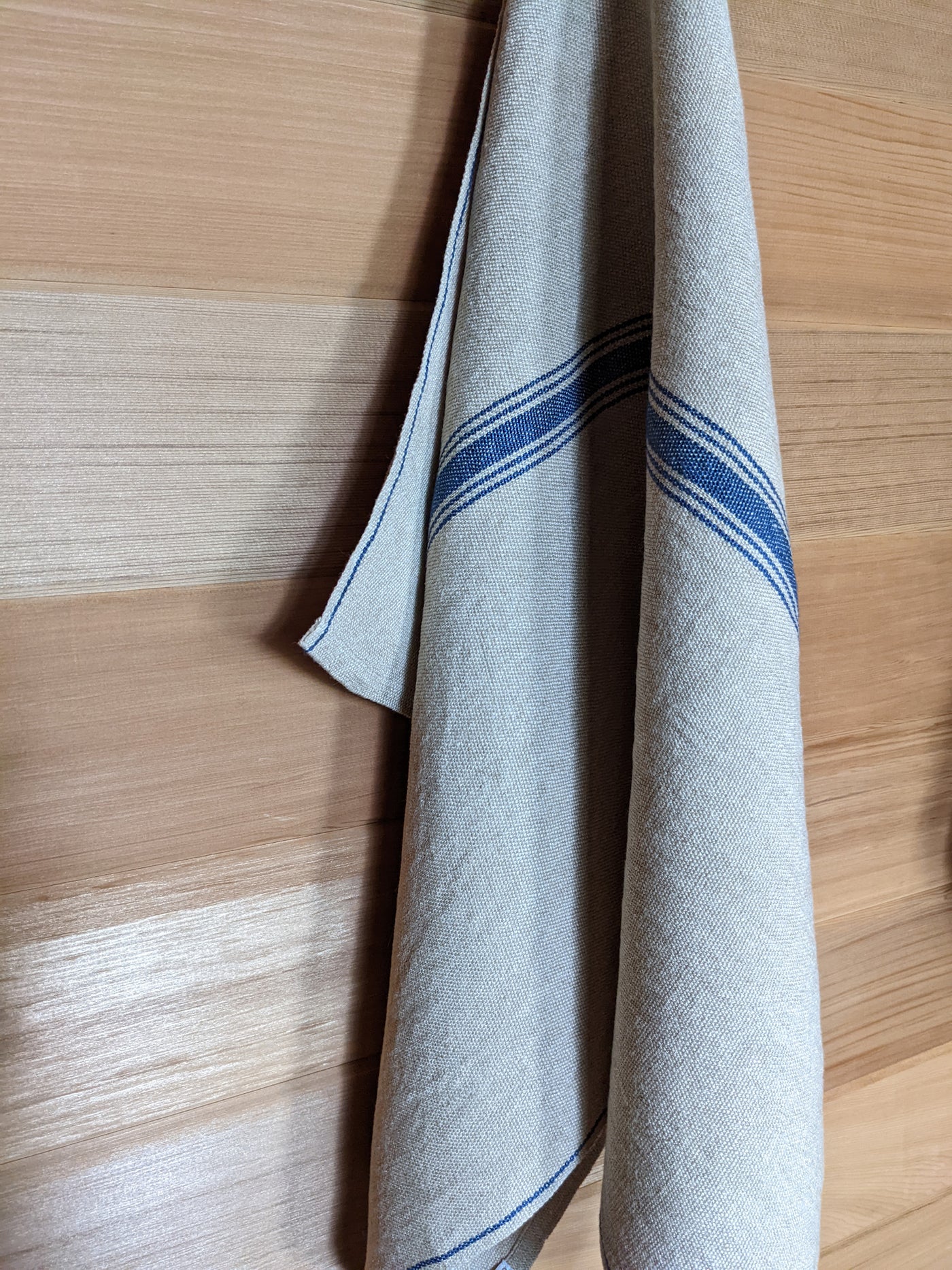 OLD WORLD Large Linen Towel