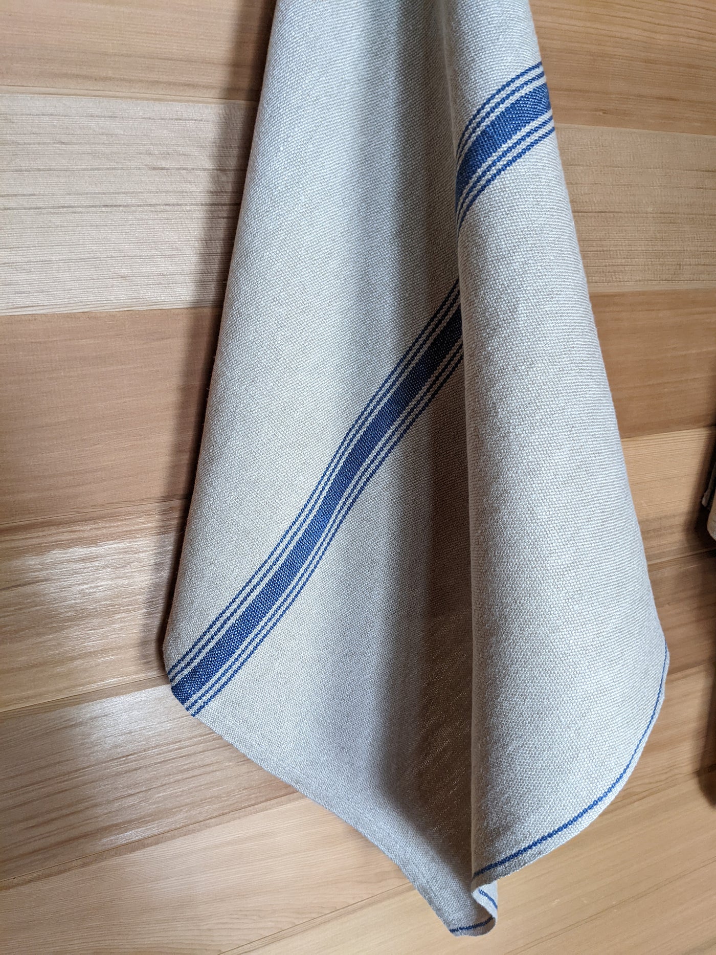 OLD WORLD Large Linen Towel
